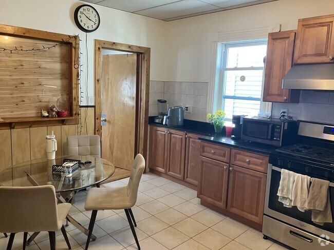 Building Photo - 24 Hardwick St Unit 3T Rental