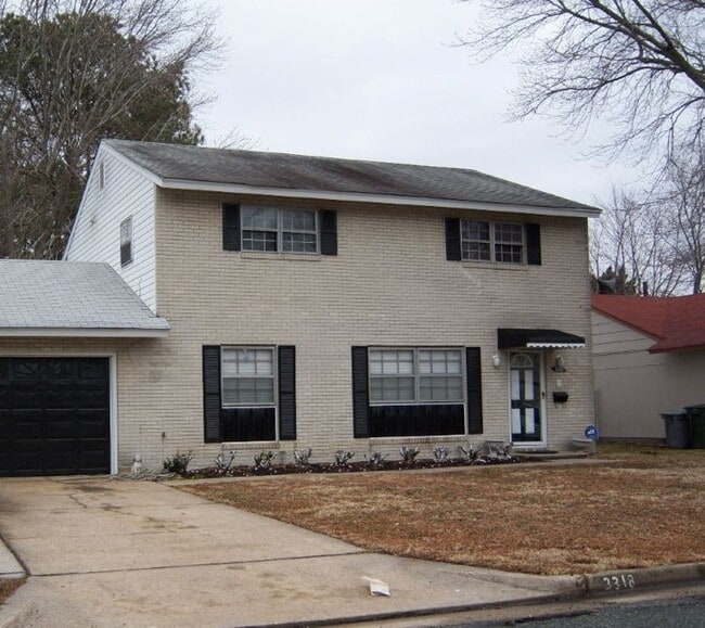 Building Photo - Spacious 4 Bedroom/2 Bath