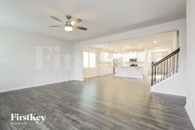 513 Hillpark Ln