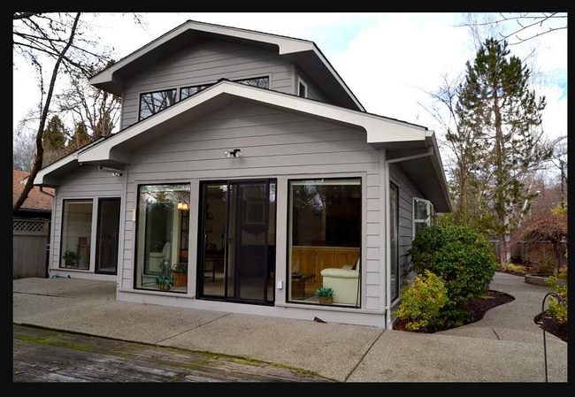 Building Photo - 3 bed  bath fully furnished home on the Ro...