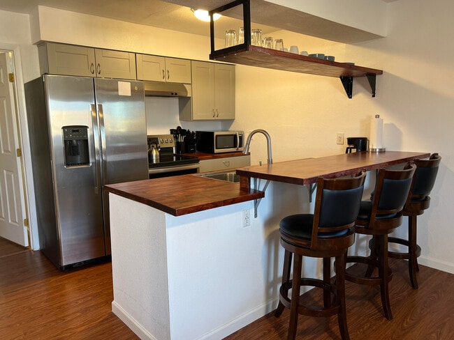 Photo - 346 Virginia St NE