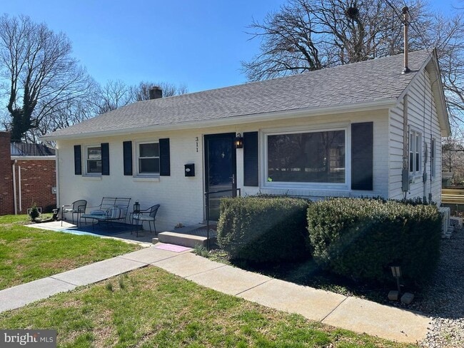Photo - 311 S Buckmarsh St
