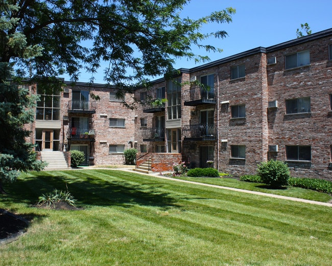 Summit East - Summit East - A Senior Community Apartamentos