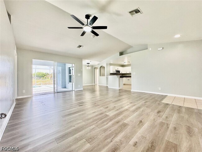 Photo - 714 Knox Ave S