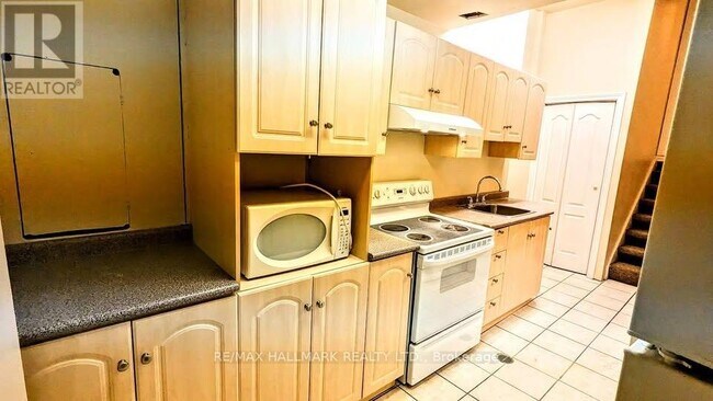 Photo - 166 Sail Crescent