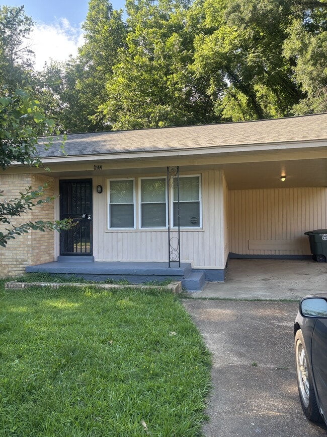 Building Photo - 2144 St Elmo Ave