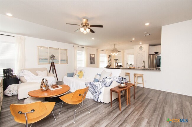 Photo - 303 Saddleback Trl