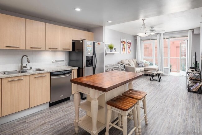 Photo - 1431 Pacific Hwy Unit 712