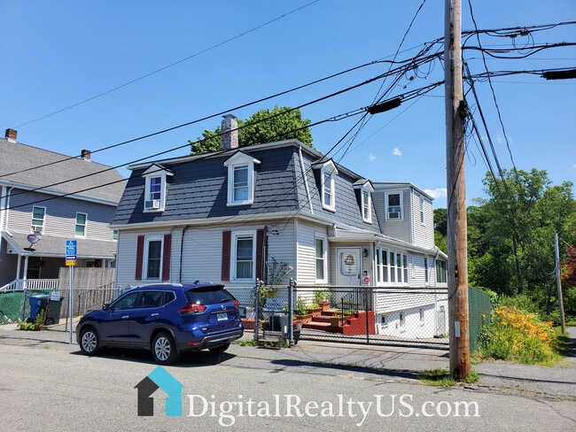 Building Photo - 116 Massasoit St Unit 1
