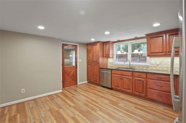 Photo - 461 Village Green Ct SW