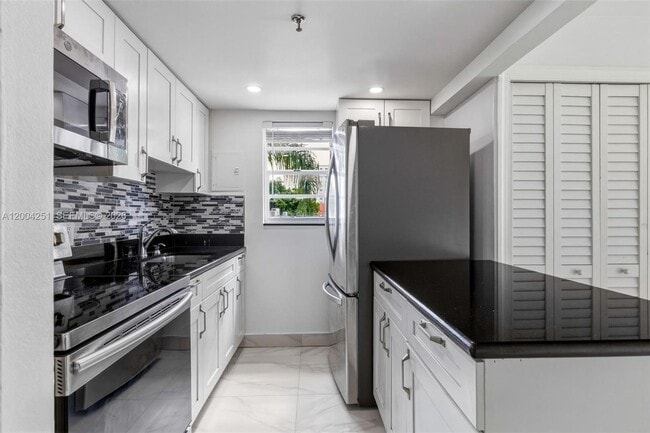 Photo - 140 NW 14th Ave Unit 9