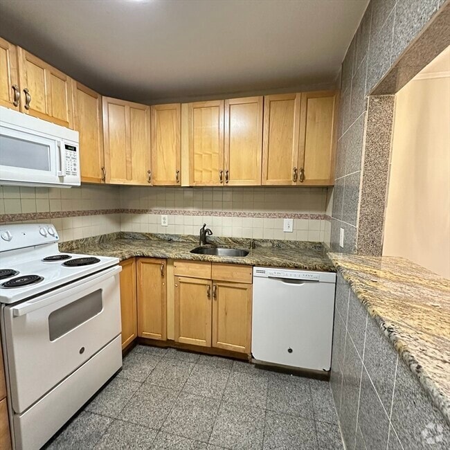 Building Photo - 11 Weld St Unit 31 Rental
