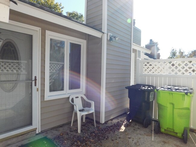 Photo - 1512 College Way