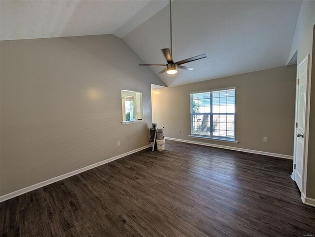 Photo - 5236 Main St