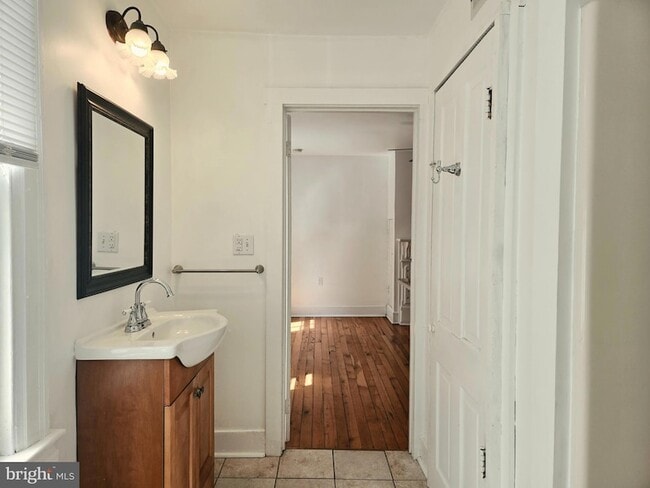 Photo - 448 N Loudoun St