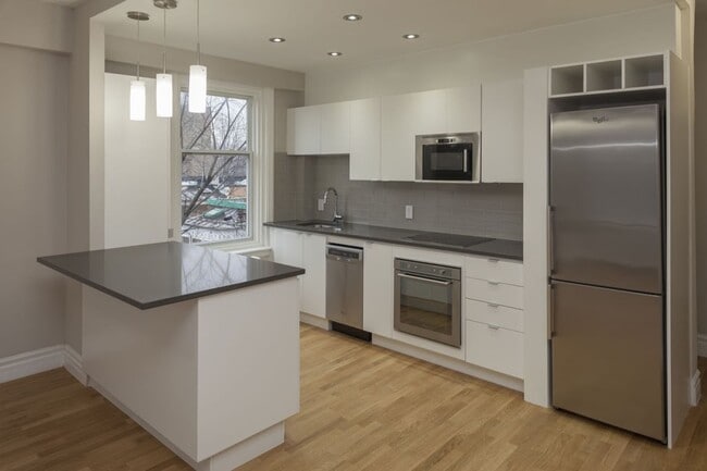 Building Photo - 4557 Rue Sherbrooke O Unit 303