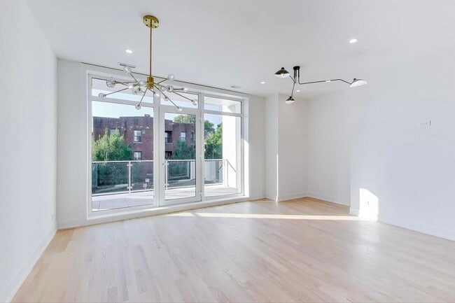 Photo - 2456 W Cortez St Unit 2E