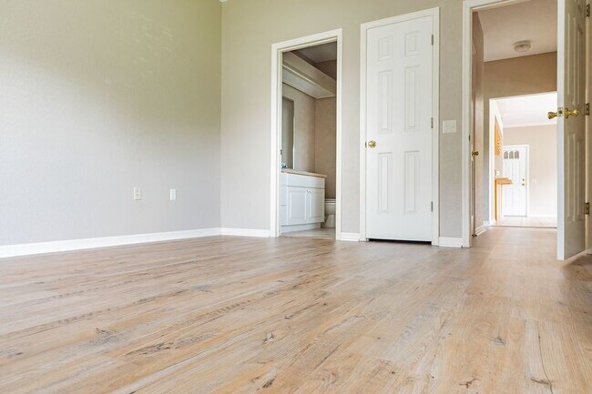 Photo - 901 Eagle Pond Dr