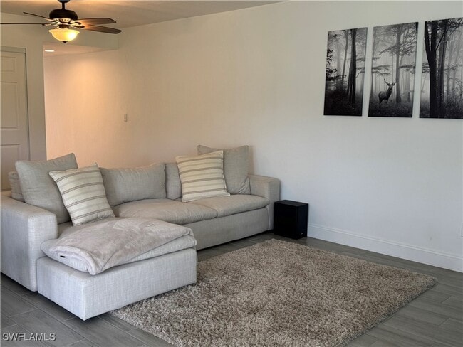 Building Photo - 5665 Trailwinds Dr Unit 616