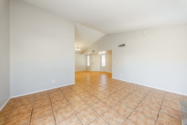 Photo - 6630 W Poinsettia Dr