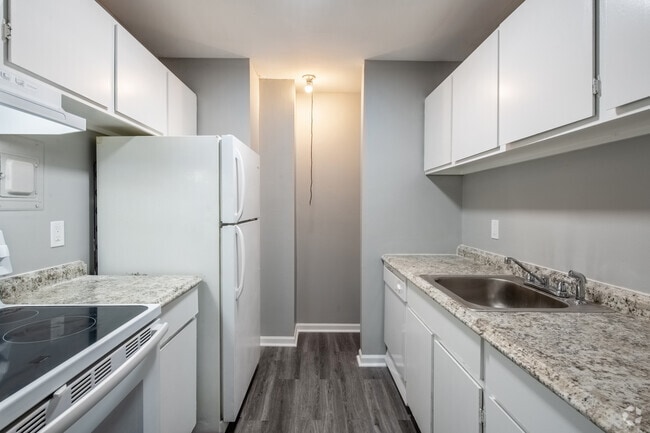 2BR, 1BA - 860SF