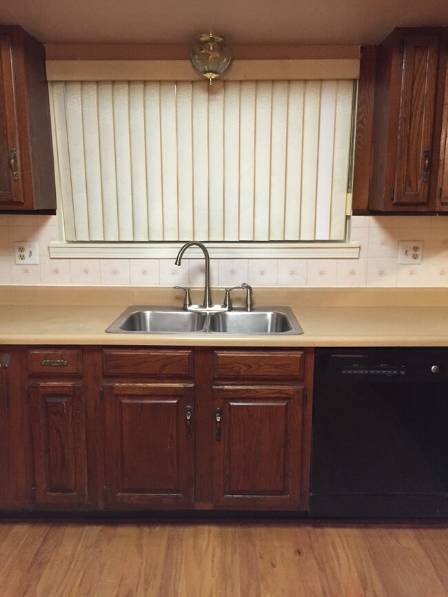 Photo - 2928 Belcher Dr