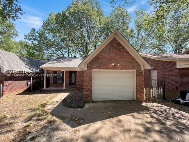 Building Photo - 6832 Maury Dr