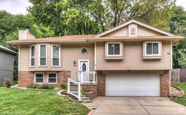 Building Photo - Bellevue Home For Rent!