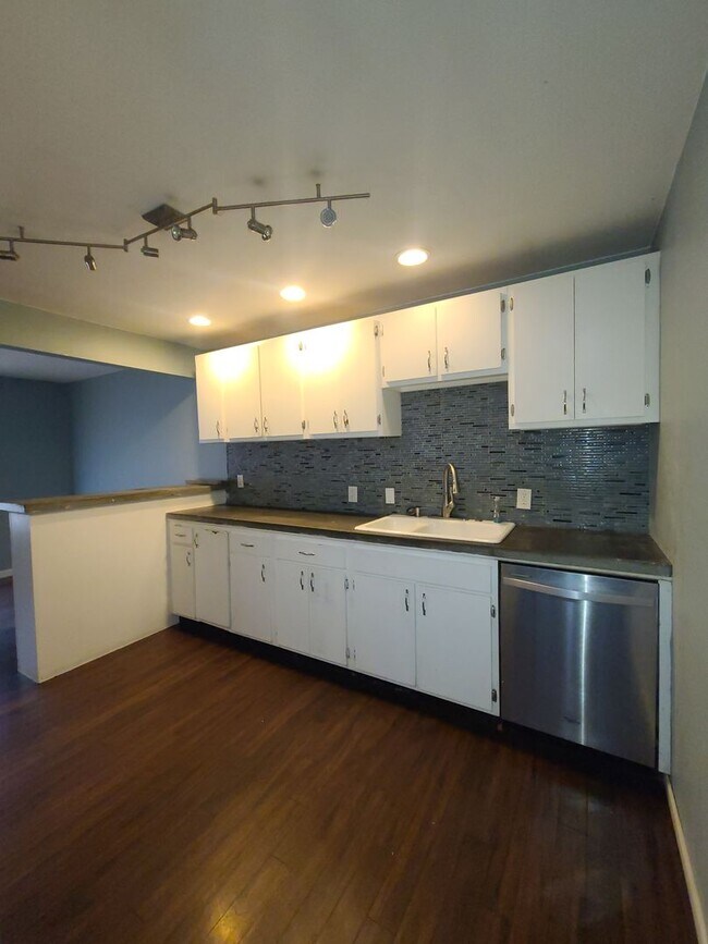 Photo - 1113 Laura Dr Unit 1