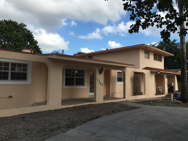 Photo - 1201 SW 74th Ct Casa