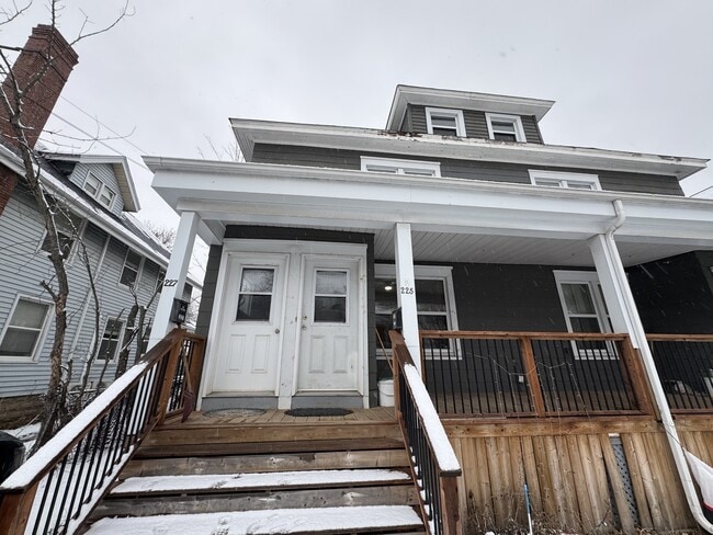 Building Photo - 227-227 Bonaccord St Unit 227