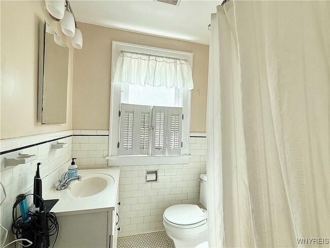 Photo - 245 Hamilton Dr