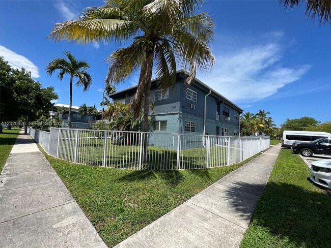 Photo - 16851 NE 21st Ave Unidad 5
