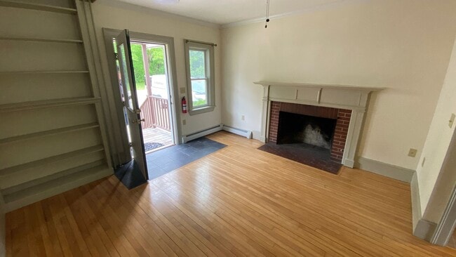 Building Photo - University Student Rental- Available for t... Unit 277  3