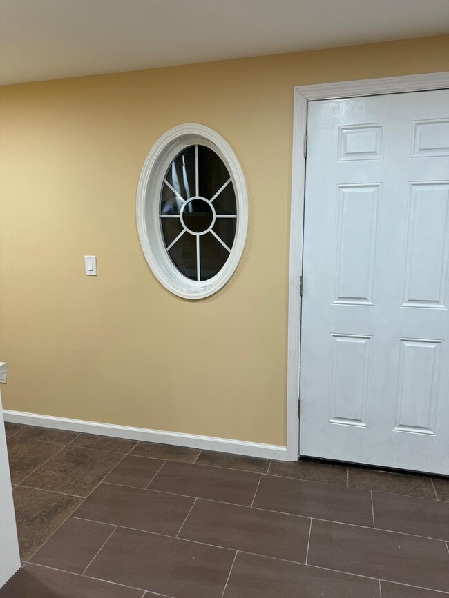 Building Photo - 5 View Ct