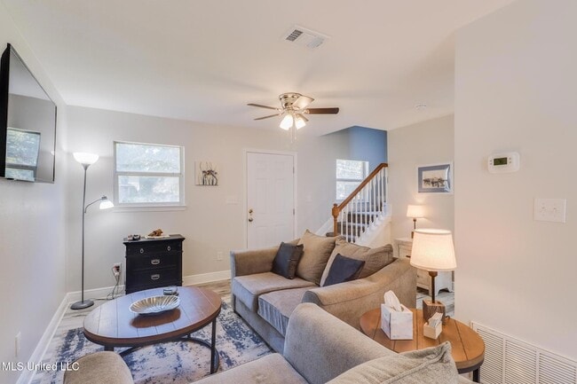 Photo - 229 Milray Ln