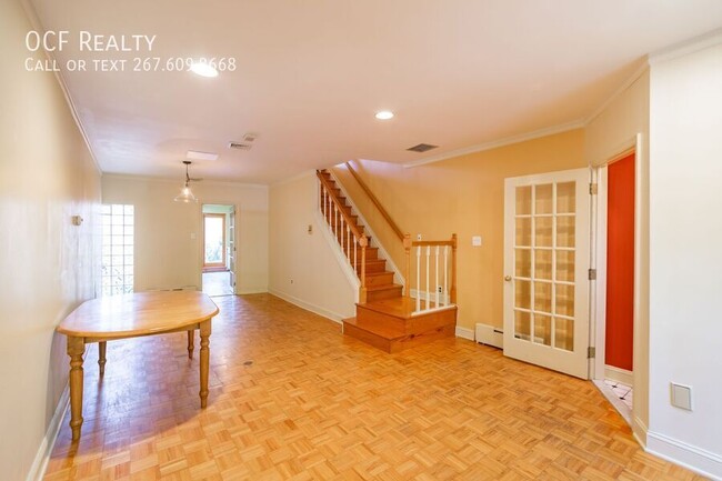 3 Bed Queen Village Townhome - 3 Bed Queen Village Townhome