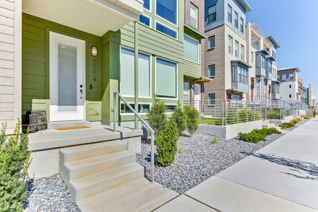 Building Photo - Beautiful Townhome in Daybreak