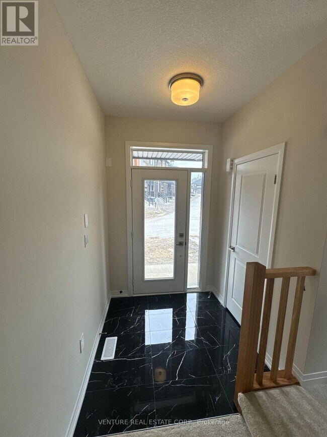 Photo - 660 Colborne St W