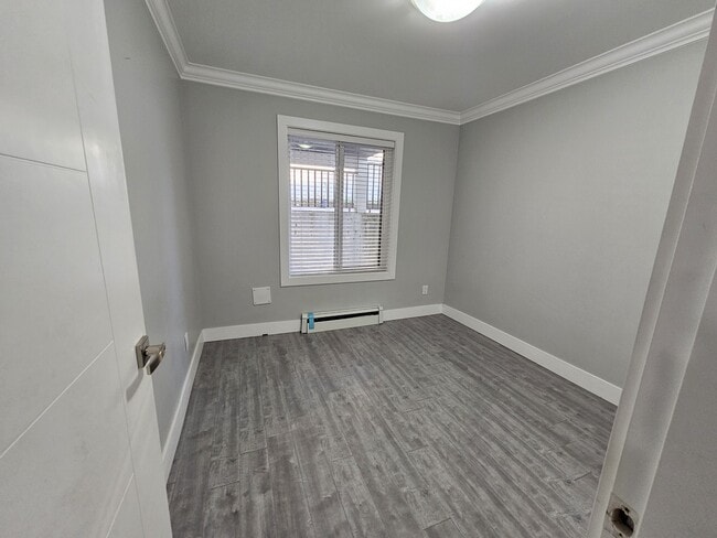 Photo - 12184-12210 210 St