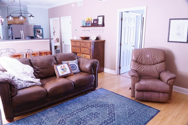 Building Photo - 2 Bedroom Condo in View of Jordan-Hare Stadium