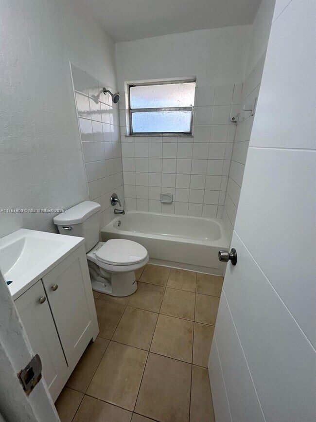 Photo - 2736 NW 15th Ct Apartment Unit 2
