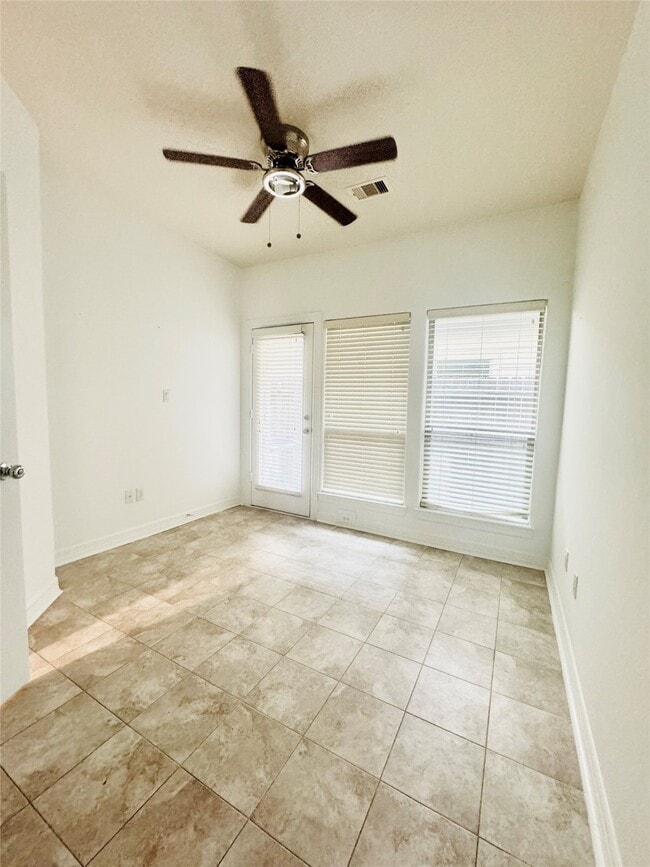 Photo - 3846 Center St