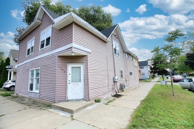 Building Photo - 1000 Jennette Ave NW