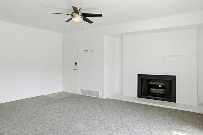 Building Photo - 5396 Willow Ln