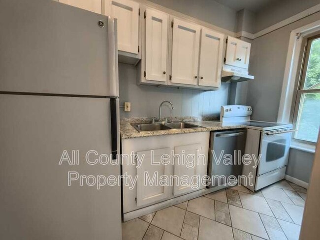 Photo - 127 N 12th St