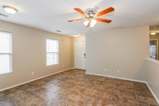 Photo - 2814 Creekbend Dr