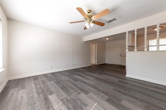 Photo - 606 E 2nd St