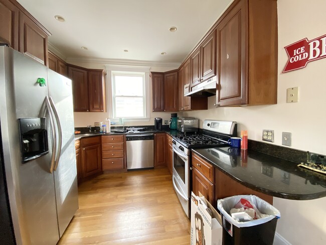 Building Photo - 27 Spring Garden St Unit T