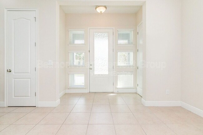 Photo - 8567 Pinter St